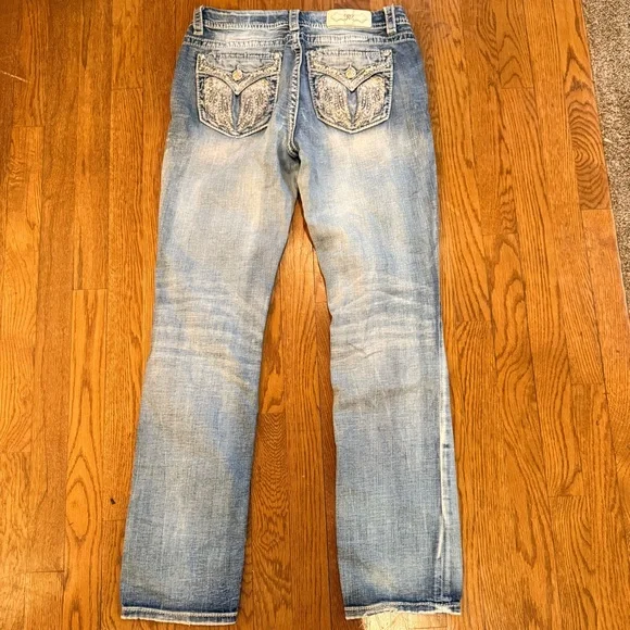 Miss Me mid rise easy strait jeans. Size 28 x 31.5 - Picture 3 of 7